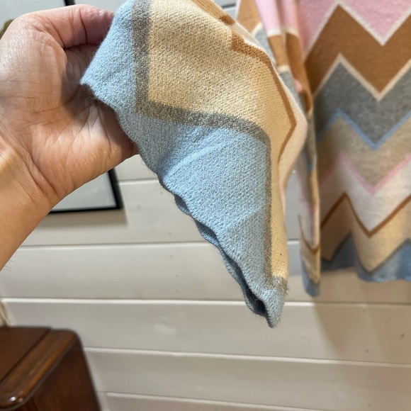 CHARLIE B – Chevron Knit Sweater – Size L - Picture 4 of 9